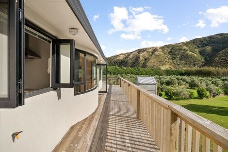 Photo of property in 1276 Coast Road, Wainuiomata Coast, Lower Hutt, 5373