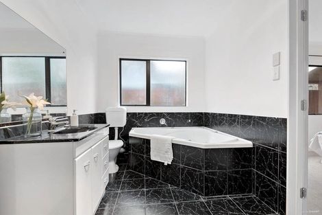 Photo of property in 21a Astley Avenue, New Lynn, Auckland, 0600