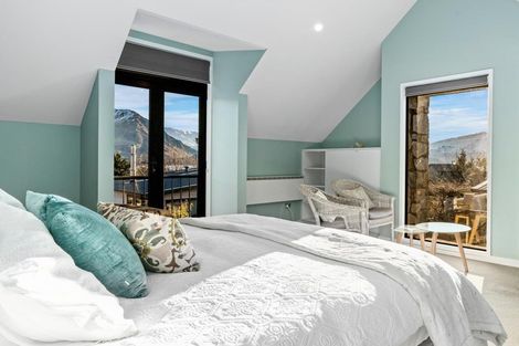 Photo of property in 8b Minaret Ridge, Wanaka, 9305