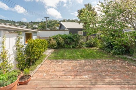 Photo of property in 90 Onepu Road, Lyall Bay, Wellington, 6022