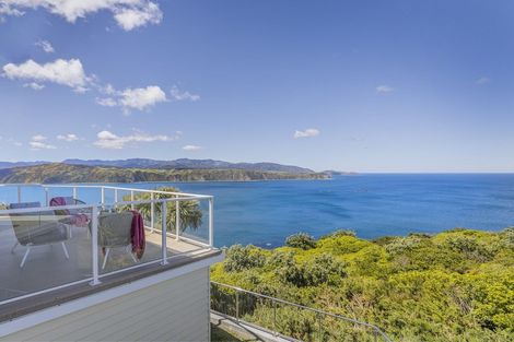 Photo of property in 16 Signallers Grove, Breaker Bay, Wellington, 6022