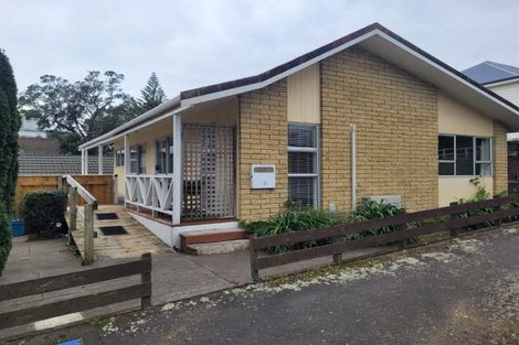 Photo of property in 33 Carrington Street, New Plymouth, 4310