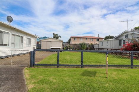 Photo of property in 12 Aputa Avenue, Te Puru, Thames, 3575