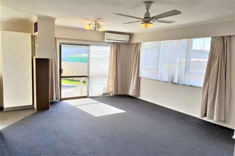 Photo of property in 2/4 Kaumatua Place, Te Atatu Peninsula, Auckland, 0610