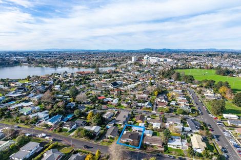 Photo of property in 35 Alison Street, Hamilton Lake, Hamilton, 3204