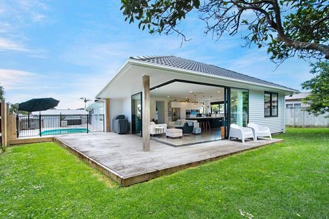 Photo of property in 3 Shamrock Lane, Te Atatu Peninsula, Auckland, 0610