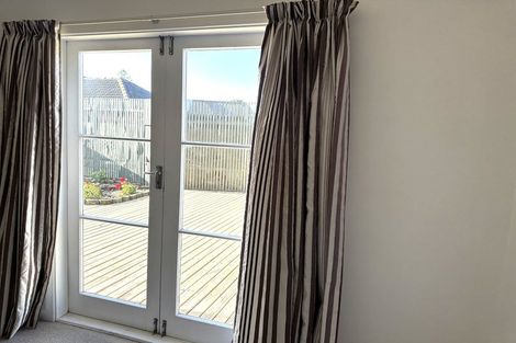 Photo of property in 18 Saulbrey Grove, Woburn, Lower Hutt, 5010