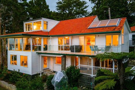 Photo of property in 42 Rangiwai Road, Titirangi, Auckland, 0604