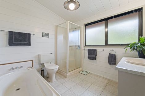 Photo of property in 6 Byron Place, Whalers Gate, New Plymouth, 4310