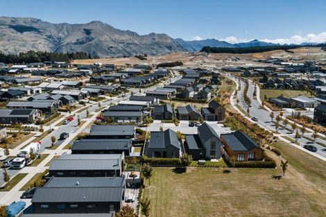 Photo of property in 4 Matakanui Lane, Wanaka, 9305