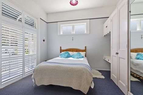 Photo of property in 31 Derwent Street, Island Bay, Wellington, 6023