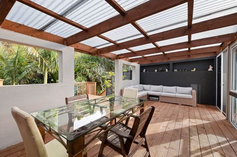 Photo of property in 70 Seaview Road, Marfell, New Plymouth, 4310