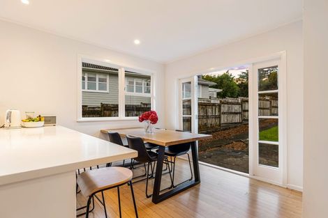 Photo of property in 24 Gill Avenue, Te Atatu Peninsula, Auckland, 0610