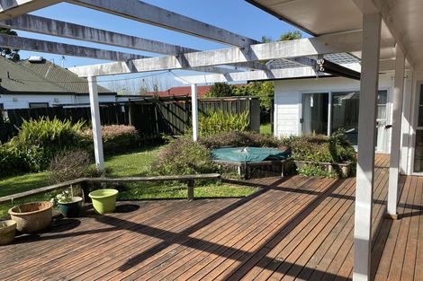 Photo of property in 98 Chelsea View Drive, Chatswood, Auckland, 0626