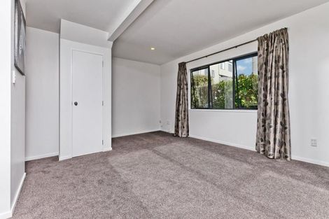 Photo of property in 1/5 Kilham Avenue, Northcote, Auckland, 0627