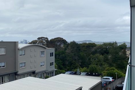 Photo of property in 2/270 Onewa Road, Birkenhead, Auckland, 0626