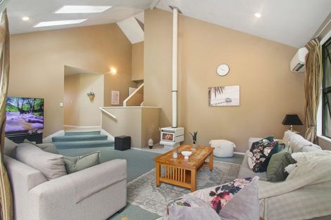 Photo of property in 16a Kingsclere Place, Goodwood Heights, Auckland, 2105
