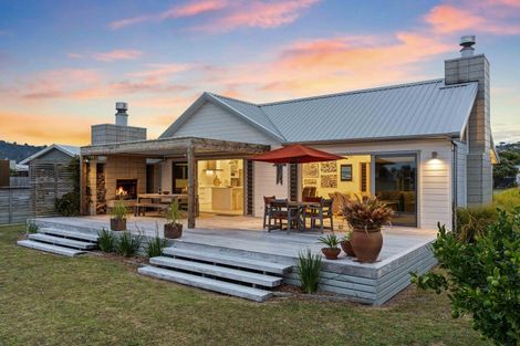 Photo of property in 132 Kiwi Road, Whangamata, 3620