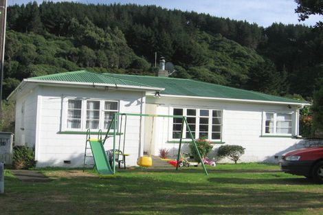 Photo of property in 11 Franklyn Road, Tawa, Wellington, 5028