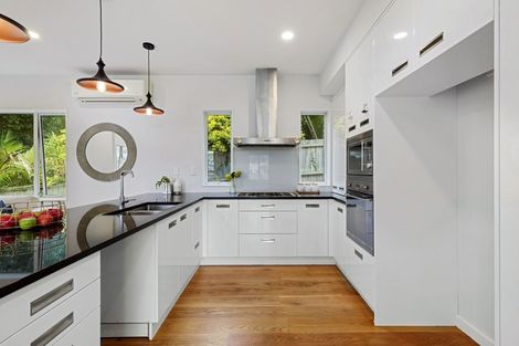 Photo of property in 487a East Coast Road, Murrays Bay, Auckland, 0630