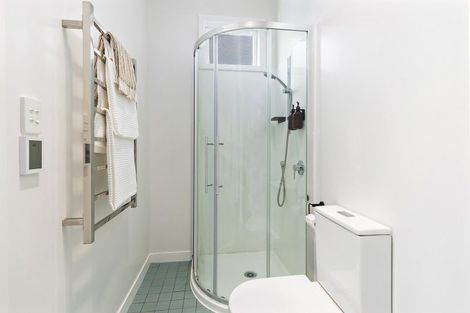 Photo of property in 32 Freeling Street, Island Bay, Wellington, 6023