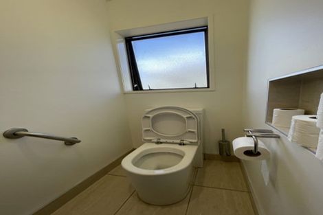 Photo of property in 1 Seagrove Road, West Harbour, Auckland, 0618