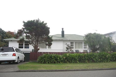 Photo of property in 5 Waikare Road, Raumati Beach, Paraparaumu, 5032
