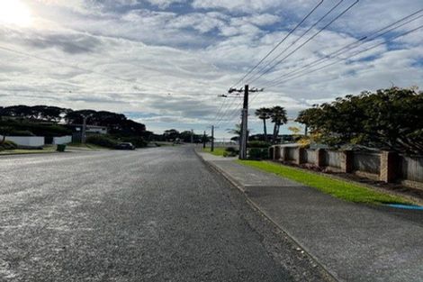 Photo of property in 1/8 Commodore Parry Road, Castor Bay, Auckland, 0620