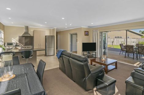 Photo of property in 8 Dotterel Place, Whitianga, 3510