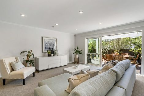 Photo of property in 17 Witton Place, Schnapper Rock, Auckland, 0632