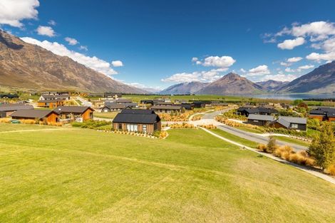 Photo of property in 33 Cappie Drive, Jacks Point, Queenstown, 9371