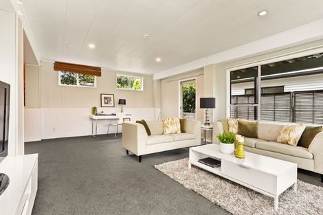 Photo of property in 20 Trias Road, Totara Vale, Auckland, 0629