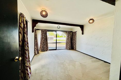 Photo of property in 11 Walter Strevens Drive, Conifer Grove, Takanini, 2112