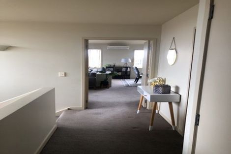 Photo of property in 1/170 East Coast Road, Forrest Hill, Auckland, 0620