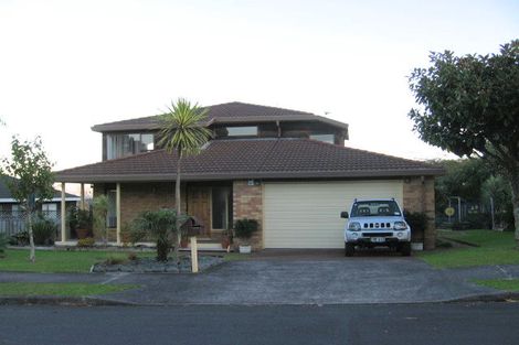 Photo of property in 10 Glucina Avenue, West Harbour, Auckland, 0618