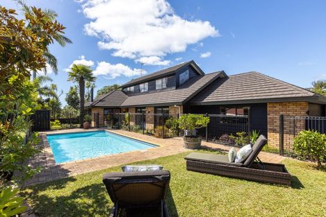 Photo of property in 5 Crestview Place, Browns Bay, Auckland, 0630