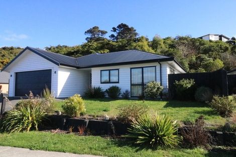 Photo of property in 121 Riverstone Drive, Riverstone Terraces, Upper Hutt, 5018