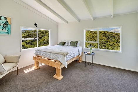 Photo of property in 16b Fernhaven Grove, Newlands, Wellington, 6037