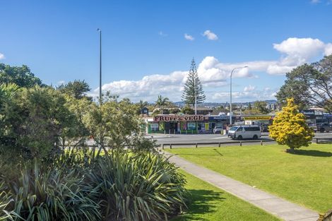 Photo of property in 45 Bordeaux Parade, Te Atatu South, Auckland, 0610