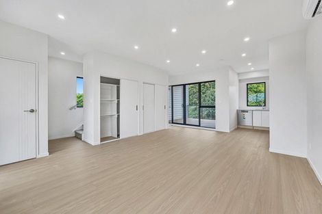 Photo of property in 2/163 Edmonton Road, Te Atatu South, Auckland, 0610