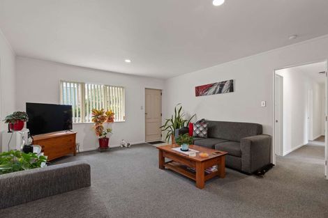 Photo of property in 10/43 Fruitvale Road, New Lynn, Auckland, 0600