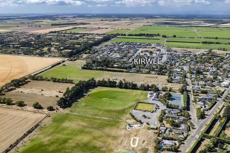 Photo of property in 9 Thorndon Close, Kirwee, Darfield, 7571