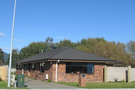 Photo of property in 17 Gandalf Crescent, Paraparaumu, 5032