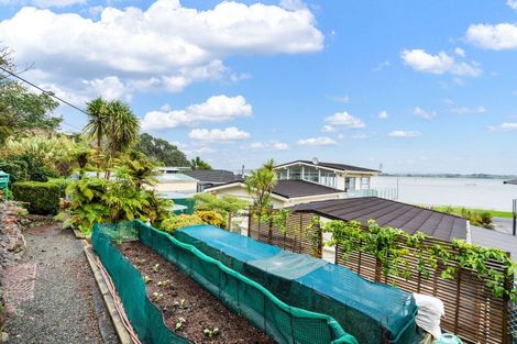 Photo of property in 6 Waikaraka Beach Road, Tamaterau, Whangarei, 0174