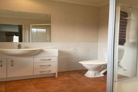 Photo of property in 3 Chapletown Drive, East Tamaki, Auckland, 2016