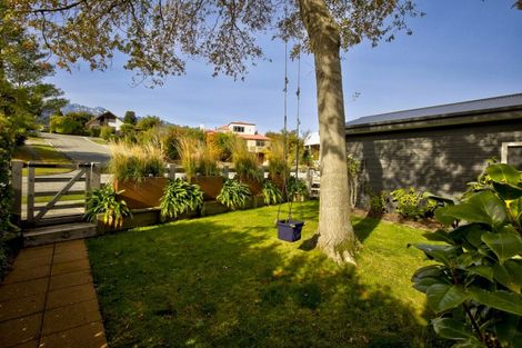 Photo of property in 11 Cedar Drive, Kelvin Heights, Queenstown, 9300