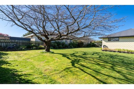 Photo of property in 37 Vogel Place, Waikiwi, Invercargill, 9810