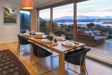 Photo of property in 28 Kennedy Crescent, Wanaka, 9305