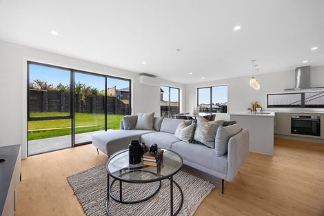 Photo of property in 2 Arohanui Road, Karaka, 2124