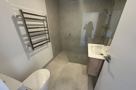 Photo of property in 2/39 Archers Road, Hillcrest, Auckland, 0629